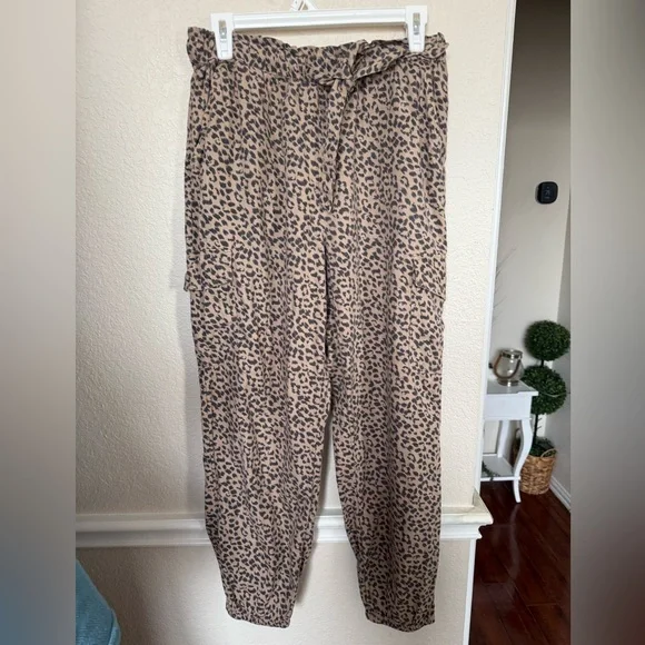 Aerie Leopard Print Joggers - Tan and Black medium - Picture 15 of 16